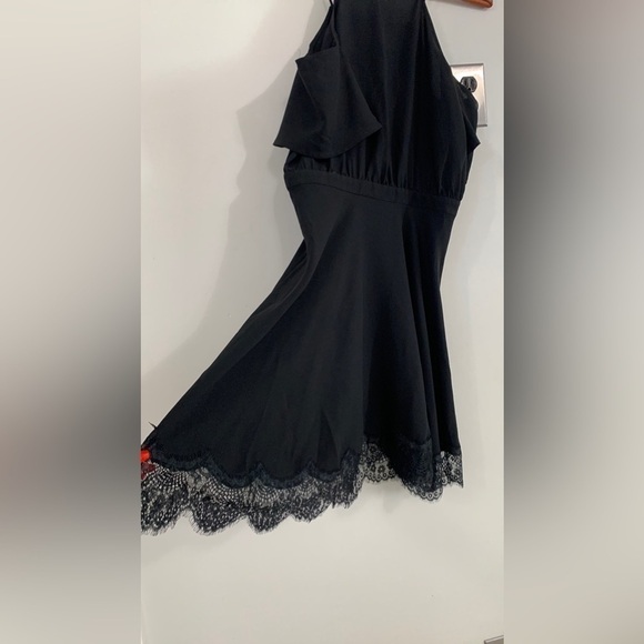 ARMANI EXCHANGE off shoulder Sleeve Dress size 6 Black color with lace - Picture 12 of 13